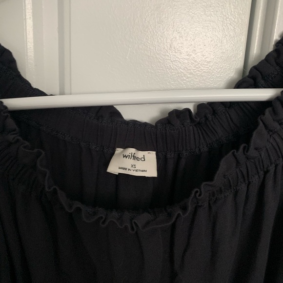 Aritzia Wilfred Off the Shoulder Top - Picture 2 of 2